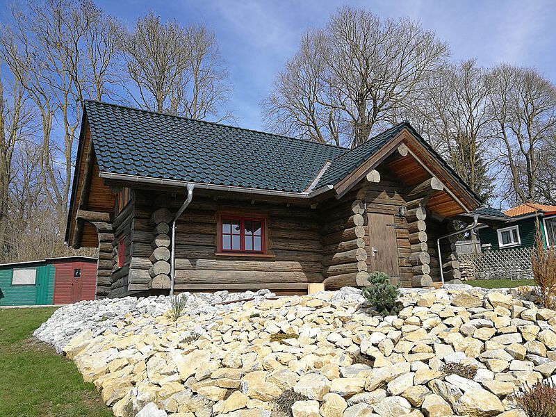 Naturstammhaus "Weekender I" mit Windfang + Anstrich in AntikWood Ebenholz
