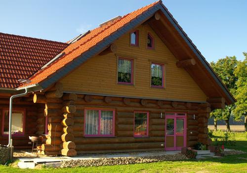 Blockhaus, Naturstamm, Rundholz, Kanadablockhaus