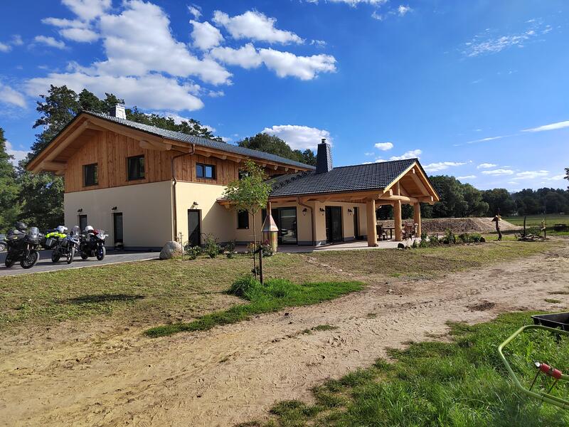 OG in Holzrahmenbau und Sparren in Naturstamm