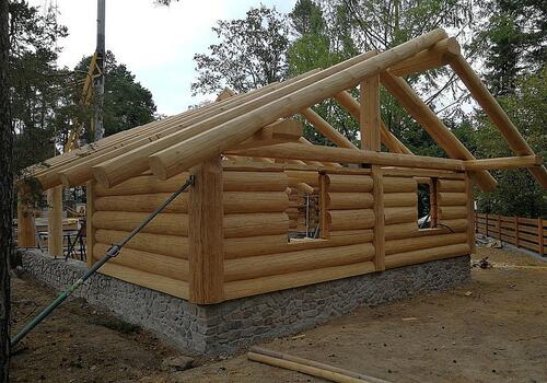 Naturstammhaus Carport in Post & Beam - Bauweise