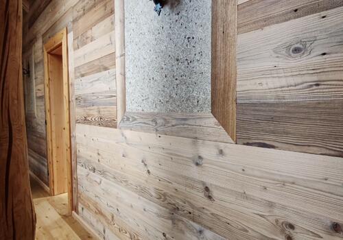 Blockhaus Whitehorse Lodge_Verkleidung Holzrahmenwand