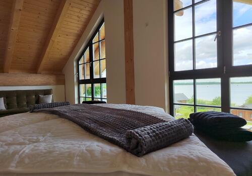 Post & Beam Blockhaus Blackfoot_Großes Schlafzimmer OG