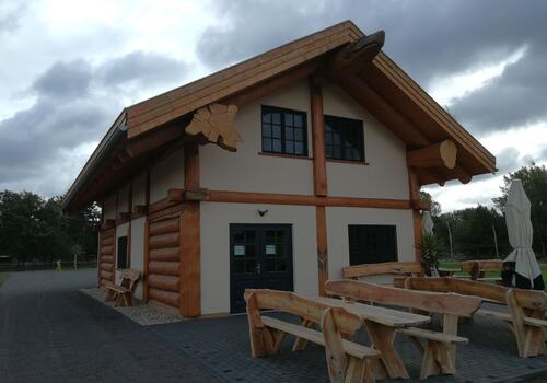 Der Giebel kann individuell gestaltet werden ... hier sind die Flächen geputzt ...