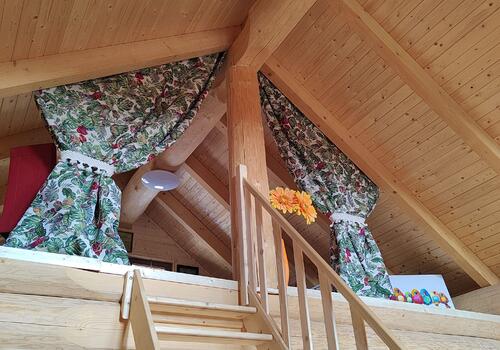 Blick auf das Obergeschoß im Blockhaus "Weekender II"