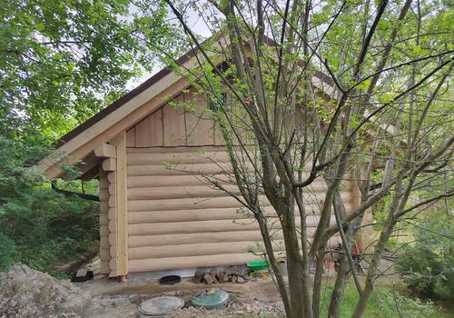 Halbstamm Blockhaus Whitefish Creek II_Giebel Rückseite