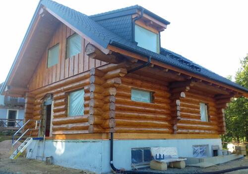 Blockhaus "Bear Creek Lodge" - Rückseite mit Dachgaube