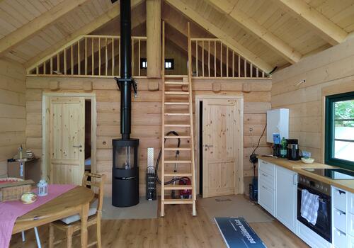 Halbstamm Blockhaus Whitefish Creek II_Blick nach innen