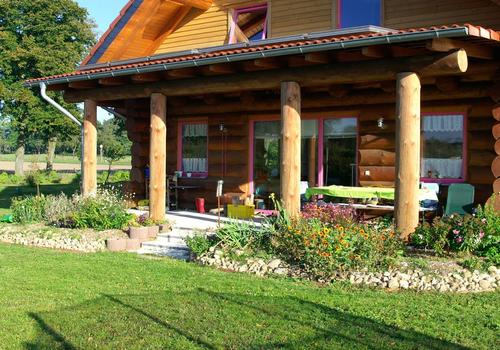 Blockhaus, Naturstamm, Rundholz, Kanadablockhaus, Terrasse