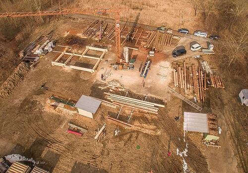 Ein Blick von oben auf den neuen Abbundplatz