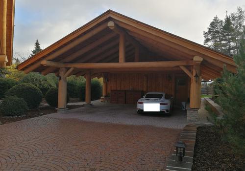 Naturstammhaus Blockhaus Carport