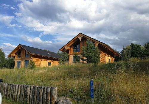 Post&Beam Naturstammfachwerk Blockhaus im See- und Waldresort Gröbern - Errichtet von Die Blockhausbauer in Sachsen