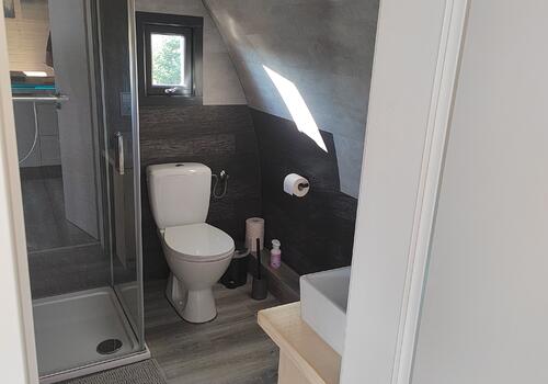 Bad mit Dusche + WC in Tiny Haus