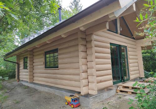 Halbstamm Blockhaus Whitefish Creek II_Eingang