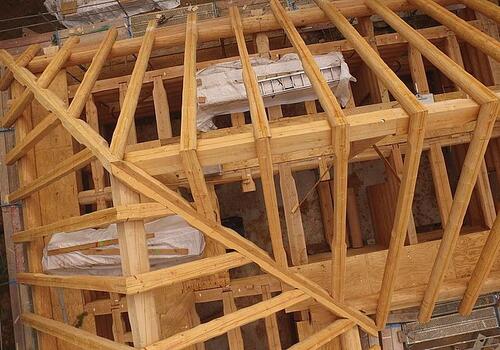 Gratsparren, Kehlsparren und Schiftersparren in Rundstamm