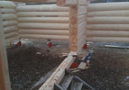 Hier ist das Blockhaus schon in der 7. Halblage 