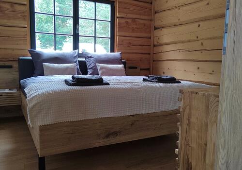 Post & Beam Blockhaus Blackfoot_Schlafzimmer im EG