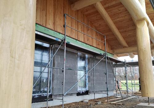 ...und hier nochmals der Dachstuhl in Naturstamm...