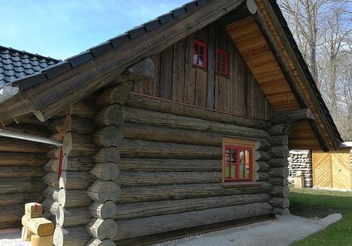 Naturstammhaus "Weekender I" in AntikWood Ebenholz