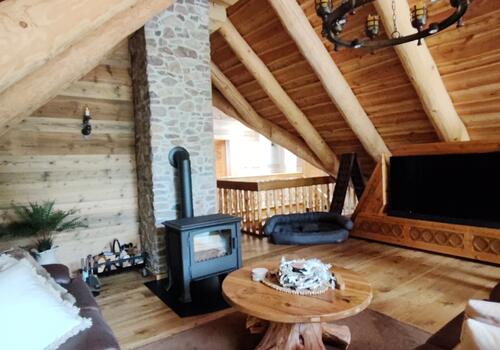 Blockhaus Whitehorse Lodge_Wohnzimmer im OG