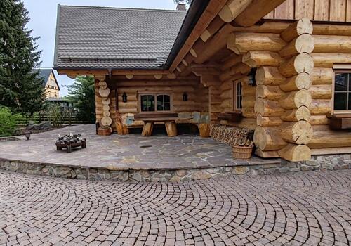 Blockhaus Whitehorse Lodge_Blick auf Terrasse