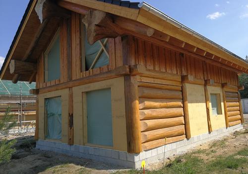 Post & Beam Blockhaus "Blackfoot" - Das Haus steht im Seeresort Gröbern