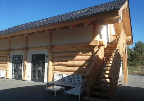 Post & Beam-Blockhaus mit dem Farbanstrich Naturöl Fichte