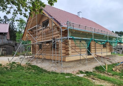 Blockhaus "Beaver Creek" - Blick auf rückwärtigen Nebeneingang