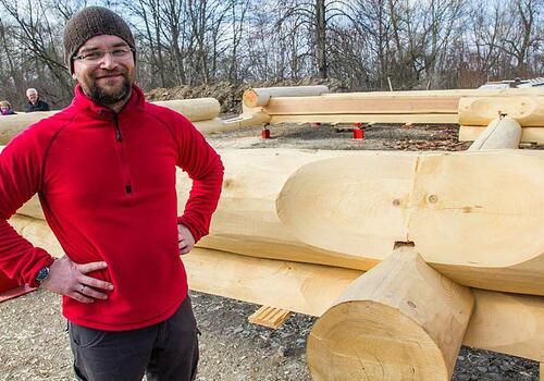 Das erste Naturstammhaus auf dem neuen Abbundplatz