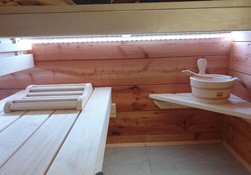 Innenansicht zur Halbstammsauna "Little Fox"