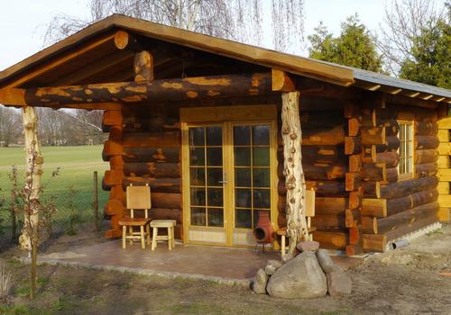 Die Blockhausbauer - Ein Halbstammblockhaus als Wochenendhaus