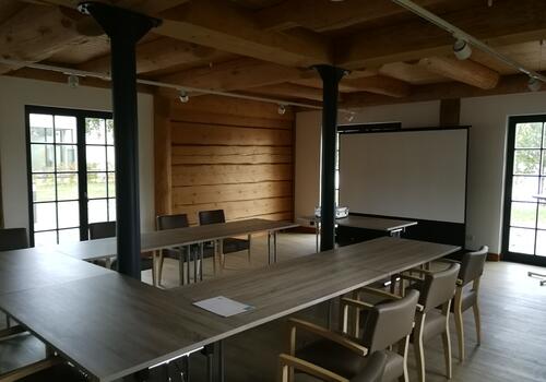 ... das Haus kann für Tagungen und Feierlichkeiten gebucht werden ...