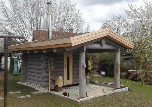 Blockhaussauna White Owl mit Gründach DIE BLOCKHAUSBAUER in Sachsen