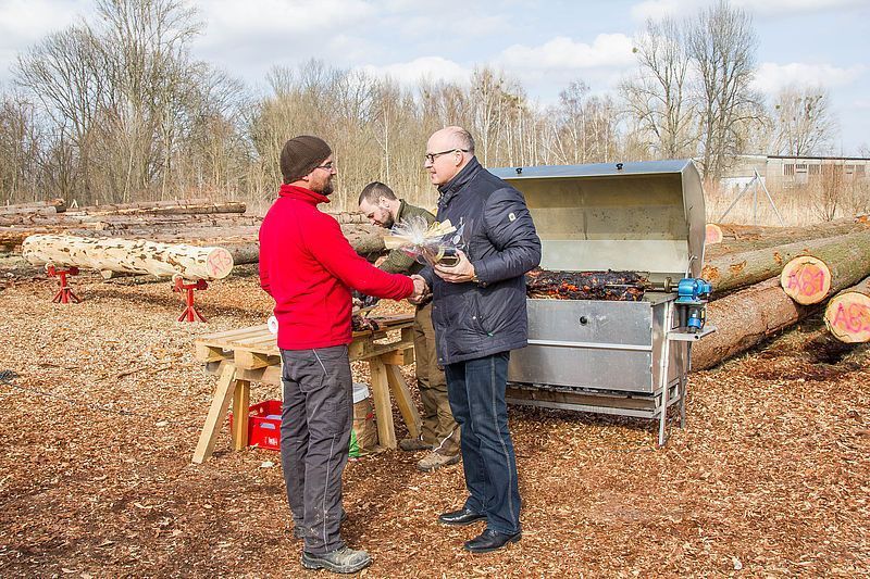 Eröffnung des Abbundplatz in Eilenburg. Der Oberbürgermeister gratuliert.