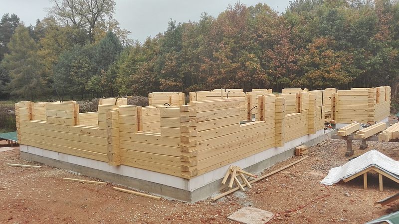 Aufbau - Blockhaus im 'Alpen-Stil'